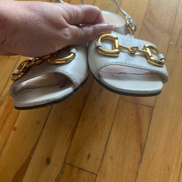 Gucci authentic white Sandals with Gold horsebit - Picture 2 of 6